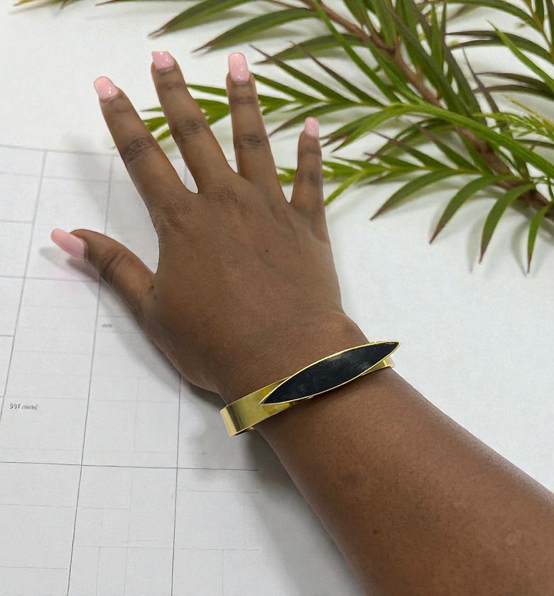 Ebony Cuff Braceletes image