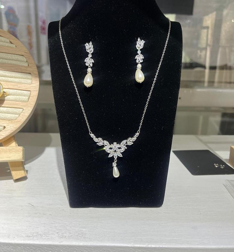 Ethereal Blossom Pearl Set image