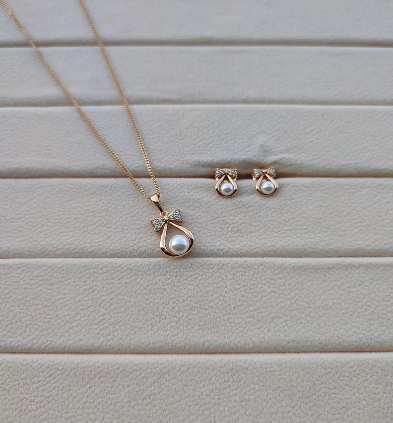 Mimi Set Necklace+ Stud Earrings  image