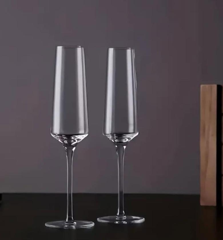 6pc champagne glasses. image