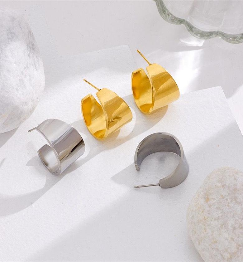 Chic Curve Hoop Earrings image