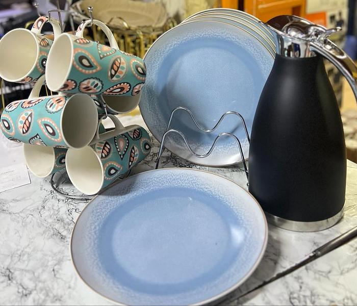 6 pcs blue plates,6 pcs blue patched mugs , 2 ltr black flask image