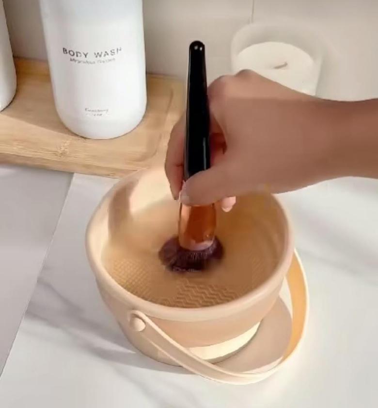 2 in 1Silicone Makeup Brush Cleaning Bowl with Dryer on the other side. image