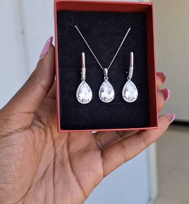 hypollargenic non tarnish and anti fading gold coated necklace and earrings set image