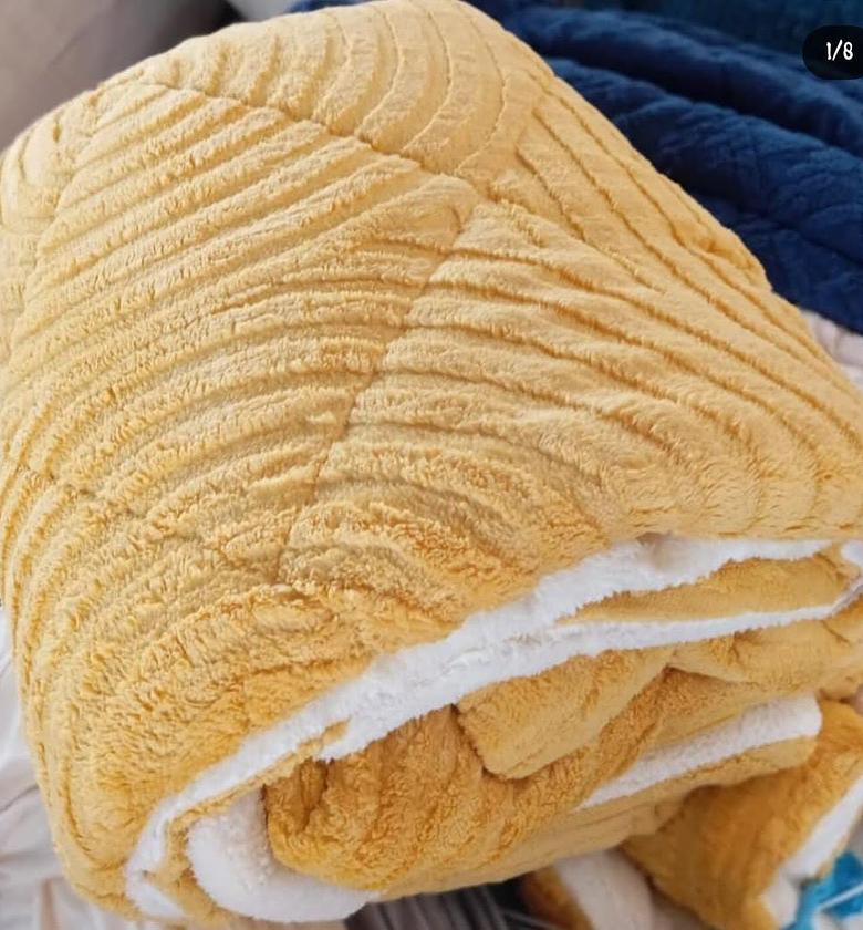 Cosy warm woolen duvet sets. image