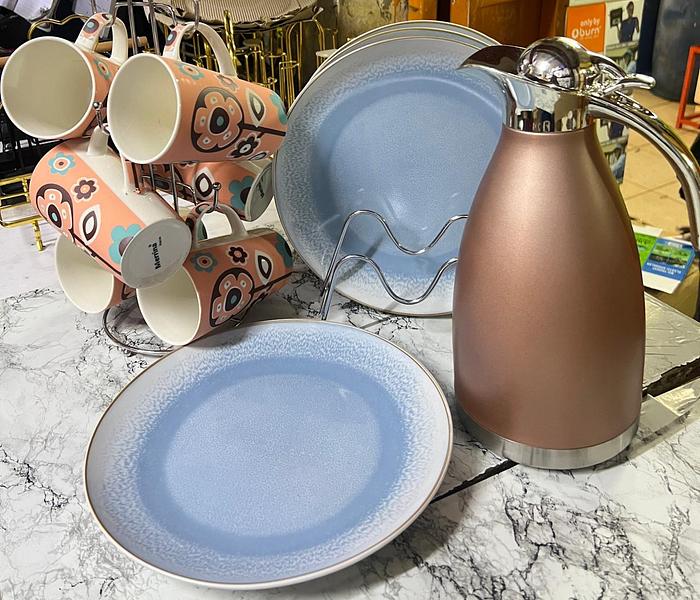 6 pcs blue ceramic plates , 6 pcs orange/white mugs and 3 ltr chocolate jp flask image