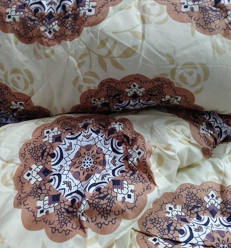 DUVET SET. Unbinded duvets 1 bedsheet 2 pillowcases size 6*6 image