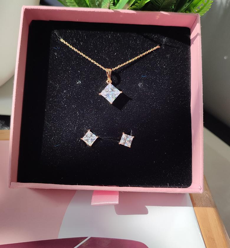 Loha Set Necklace+ Studs image