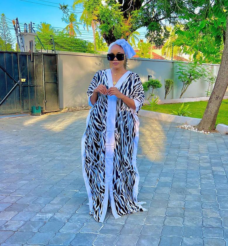 Elegant Luxe Dera image