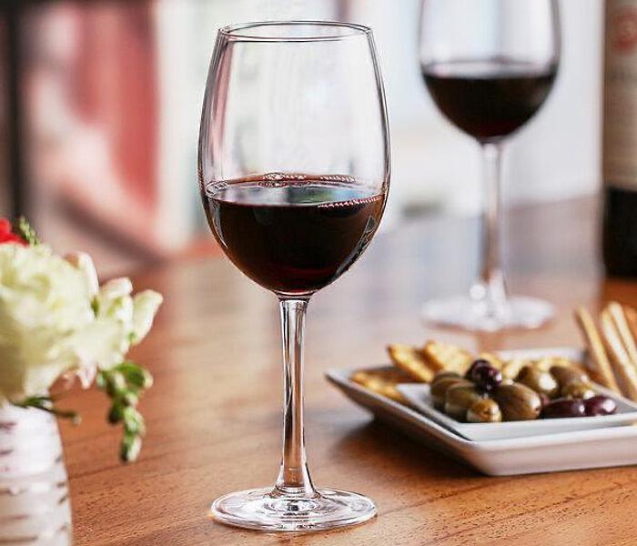 Set of 6 Wine Glasses image