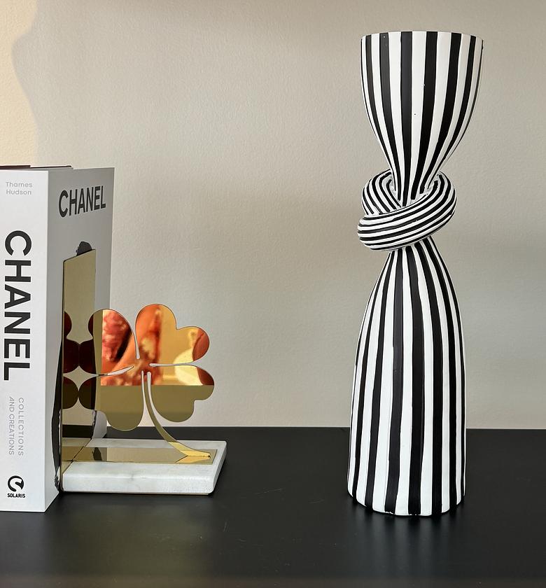 Clover bookend image