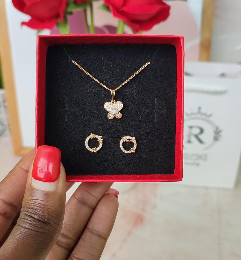 Tia Set Necklace+ Studs image