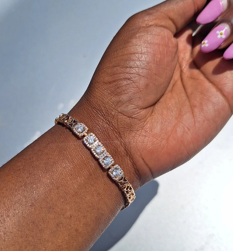 hypollargenic non tarnish and anti fading gold coated bracelet image