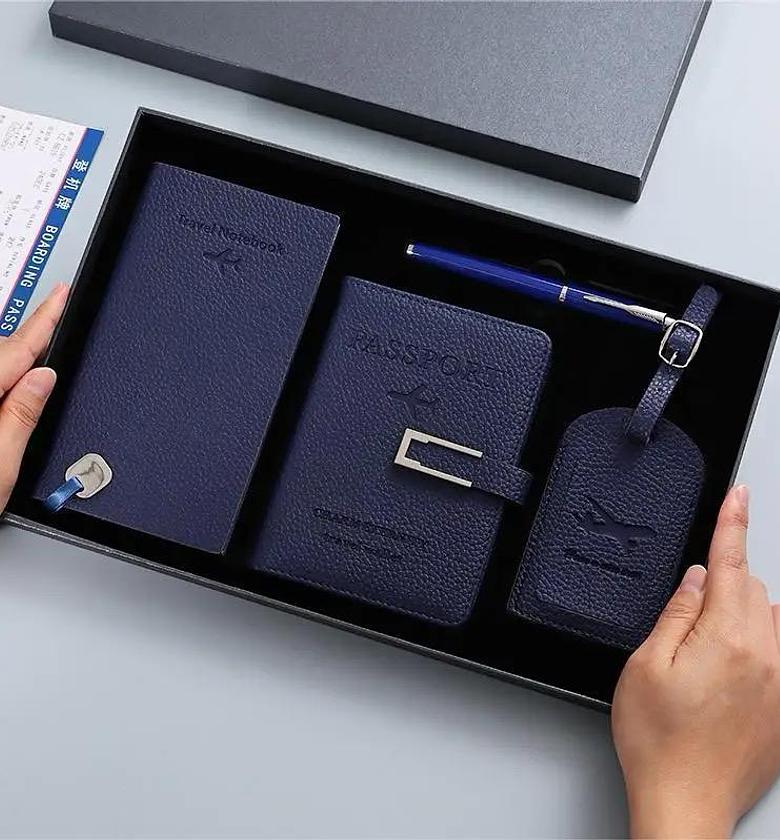 4pc Exquisite travel  set accessories with gift box  image