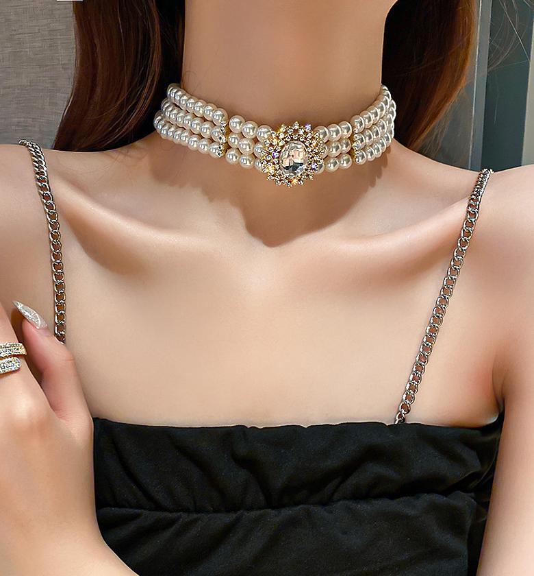 Retro Clavicle Pearl Necklace image