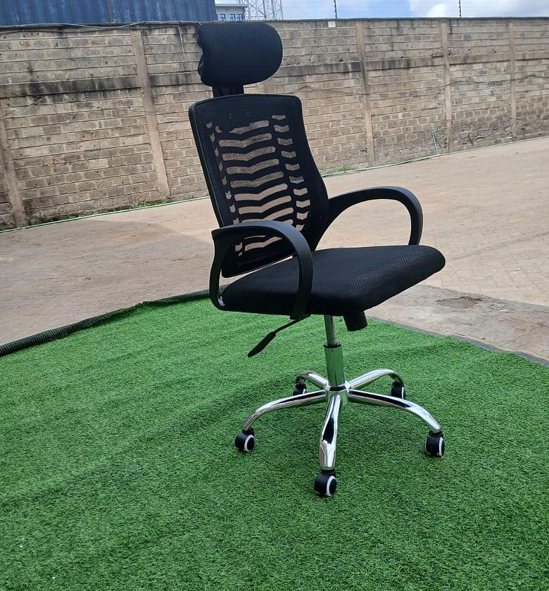 EXECUTIVE HEADREST OFFICE CHAIR image
