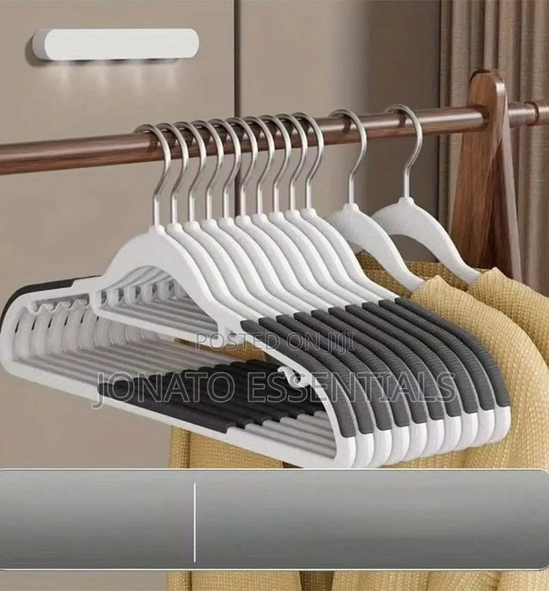 10 Piece Traceless Clothes Hangers image
