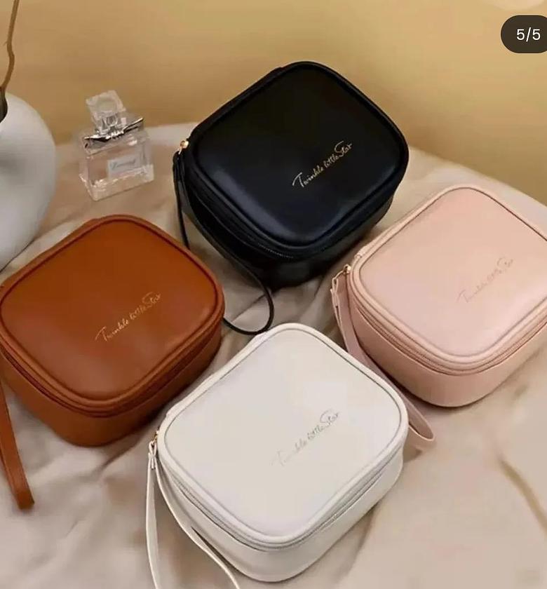 Waterproof mini pads pouch image