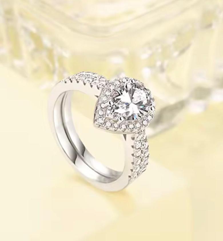 The Rose Aura Teardrop Bridal Set image