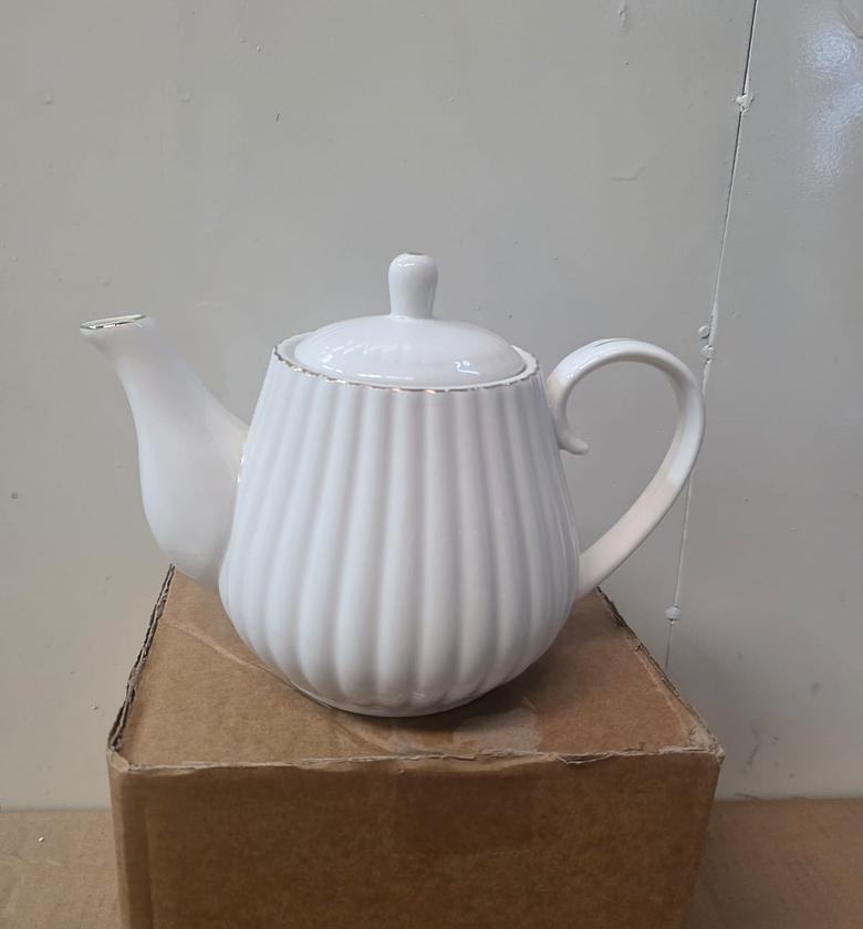 Elegant 1.5L Ribbed Ceramic Teapot image