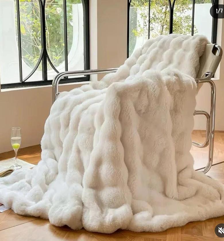 Soft Bubble Winter Throw Blanket image