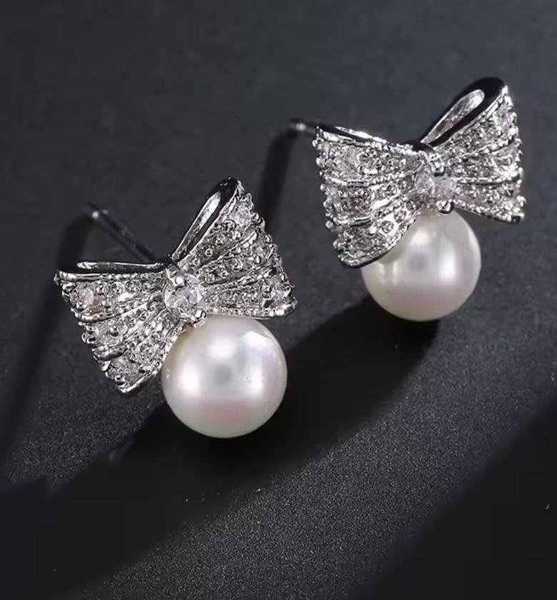 Graceful Ribbon & Pearl Stud Earrings image