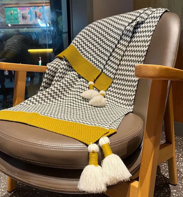 Houndstooth Knitted Throw Blanket with Tassels image
