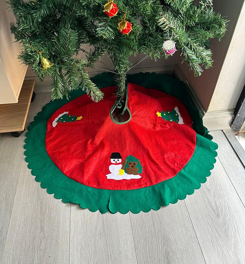 Festive Christmas Tree Skirt Decoration, Red Green Floor Mat image