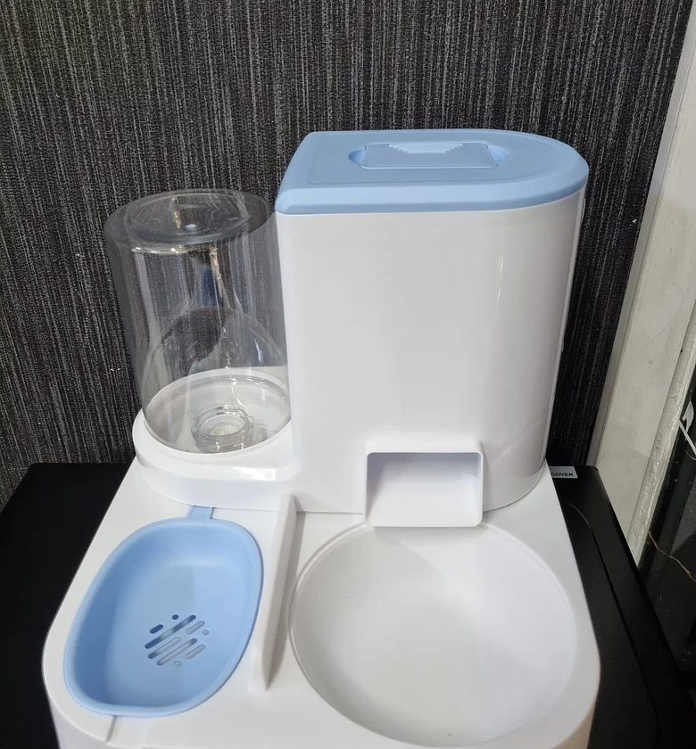 Gravity 2-in-1 Pet Food & Water Dispenser image