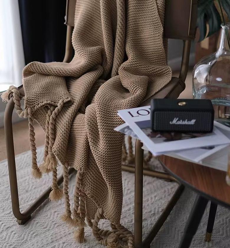 Throw blanket with tassels  image