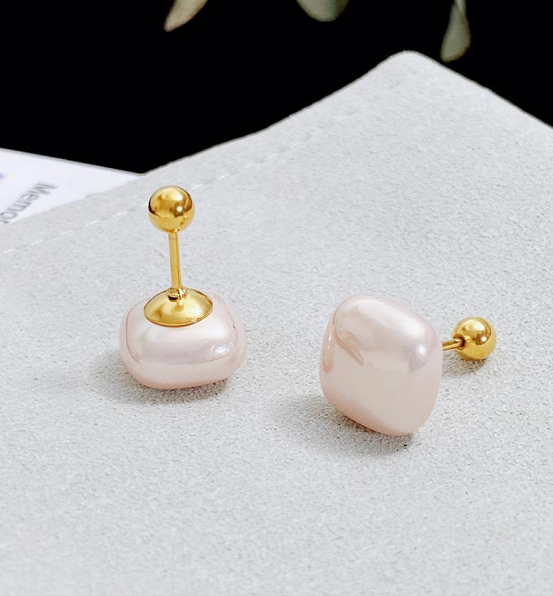 Pearl Drop Earrings image