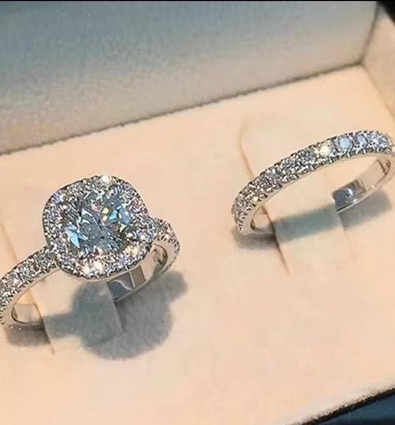 The Radiant Cushion Halo Set image