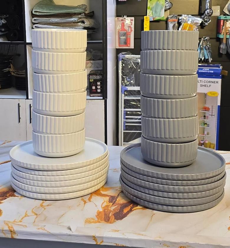 12 Piece Ribbed Ceramic Dinnerware Set image