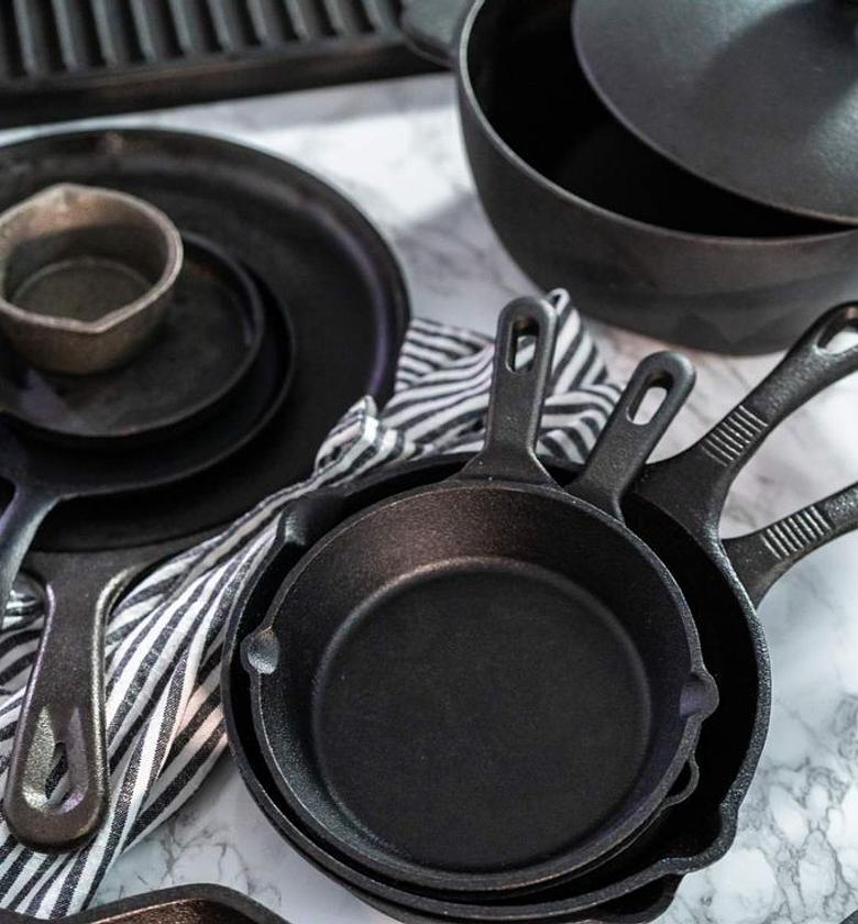 4pc Cast iron frying pans image