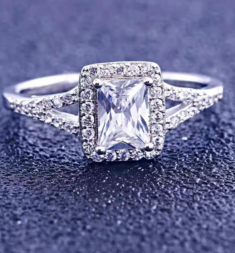 The Oval Cascade Split Shank Set image