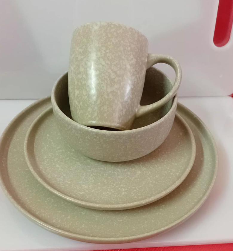 24pc ceramic dinner set. 6 dinner plates, 6 side plates, 6 bowls and 6 cups. image