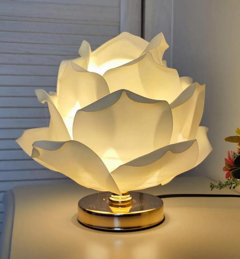 Creative Rose Floral Table Lamp image