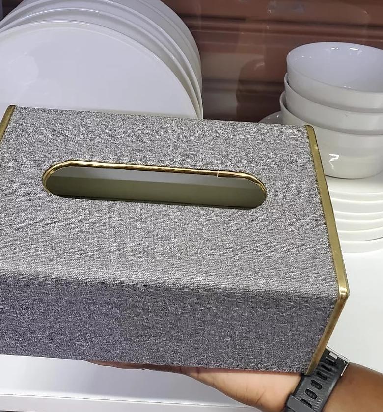 Elegant serviette holder image