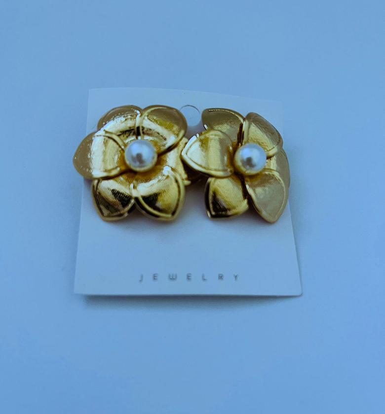 Pearl Earrings image