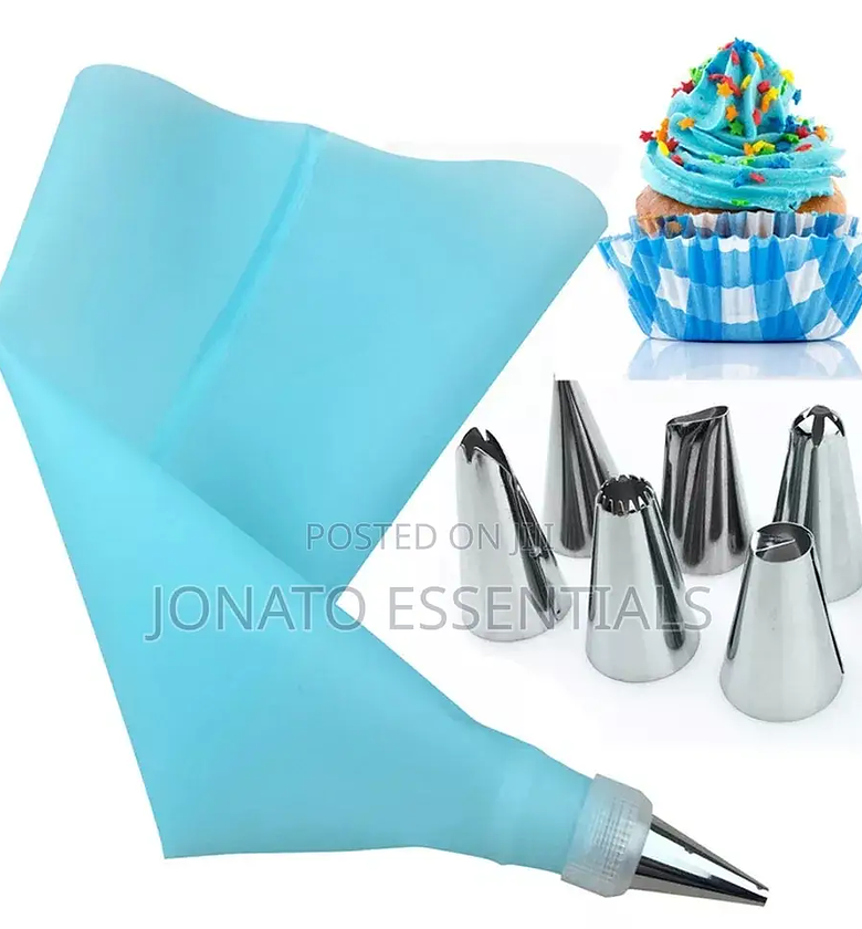 Icing Piping Bag With Metalic Nozzles image