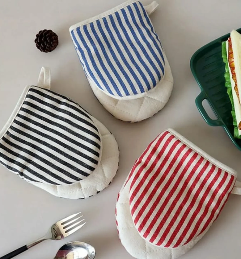 Patterned Cotton Heat Resistant Kitchen Pot Mitts image