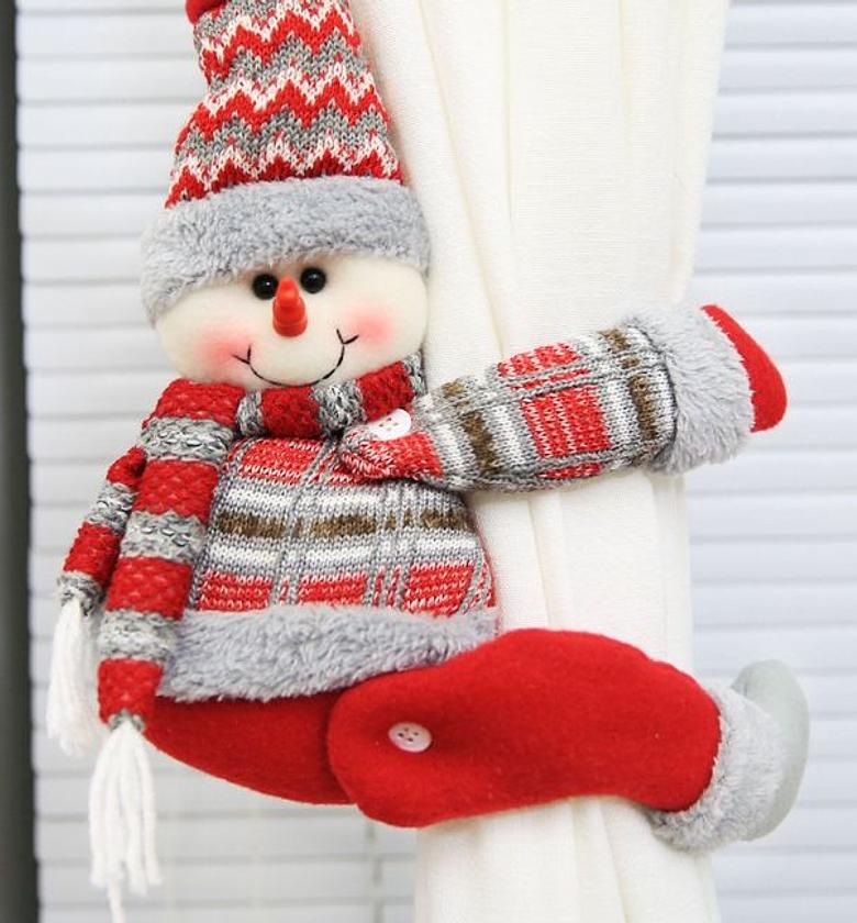 Plush Snowman Holiday Curtain Tie-Back Buckle (2-Piece Set) image