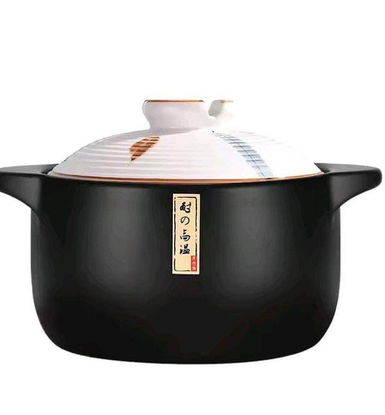 Ceramic casserole cooking pot with lid   image