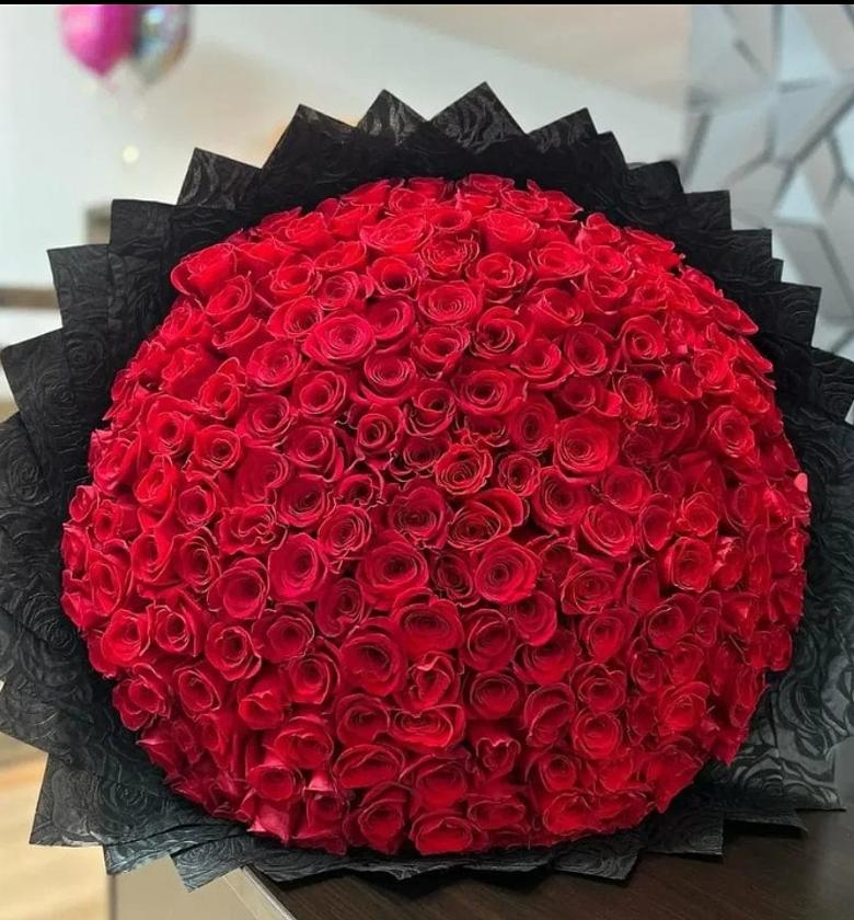 Premium Red Roses Bouquet 100 Stems image