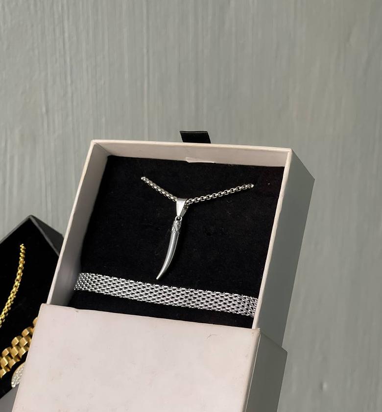 EDITOR'S WINTER SET image