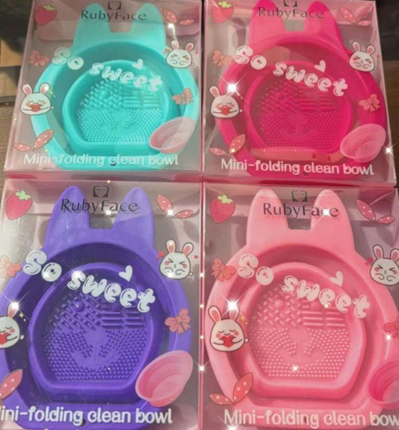 Mini folding makeup brush cleaning bowls  image