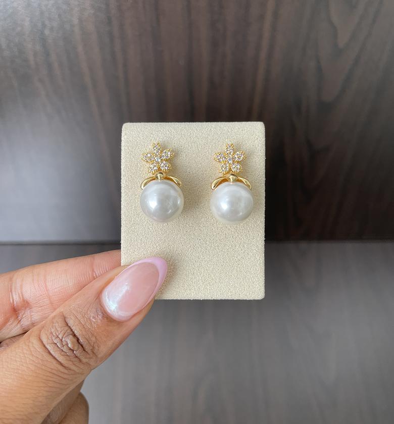 Bianc Pearl Earrings  image